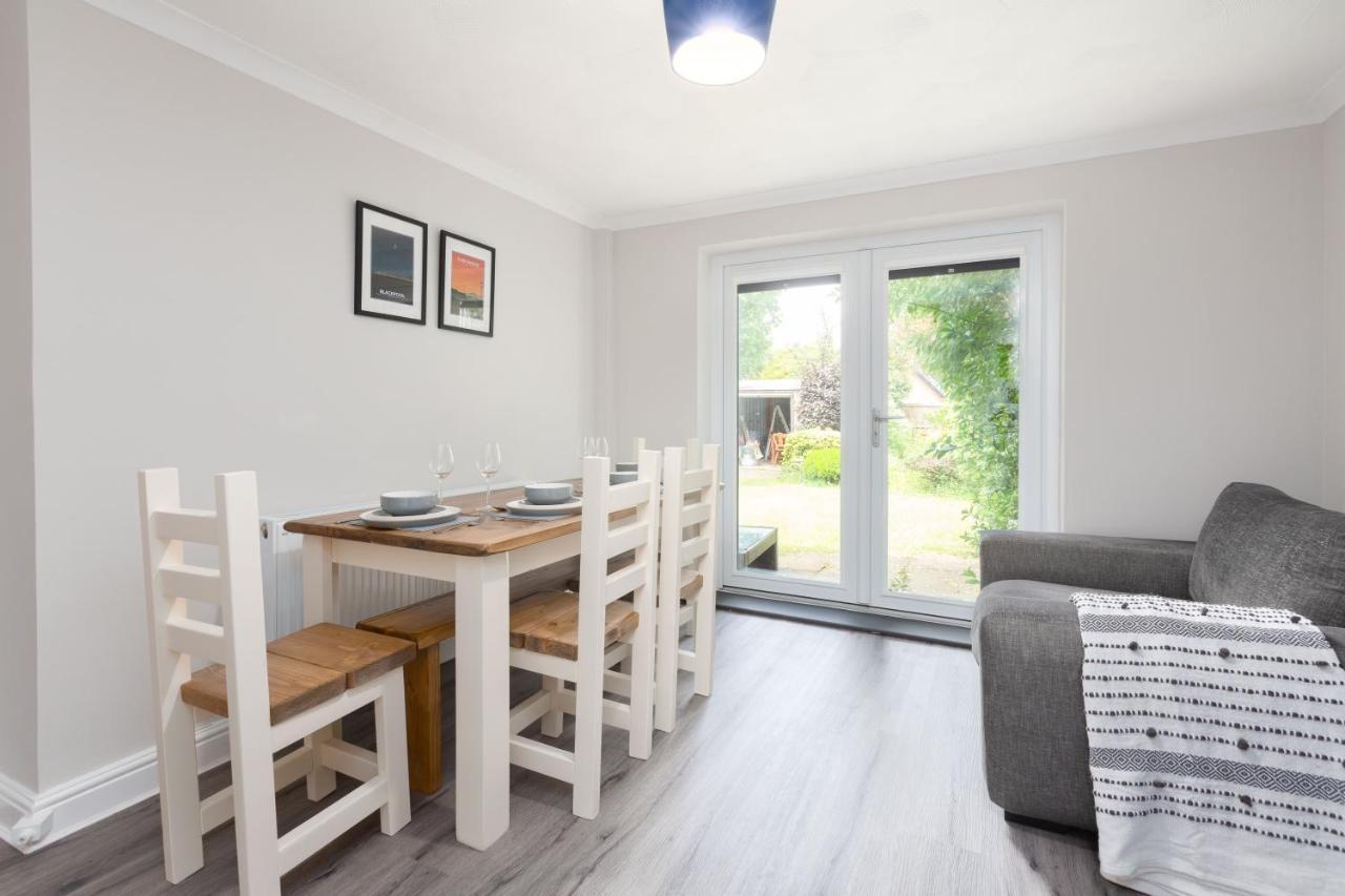 Charles Alexander Short Stay - Moorway House Poulton-le-Fylde Екстер'єр фото